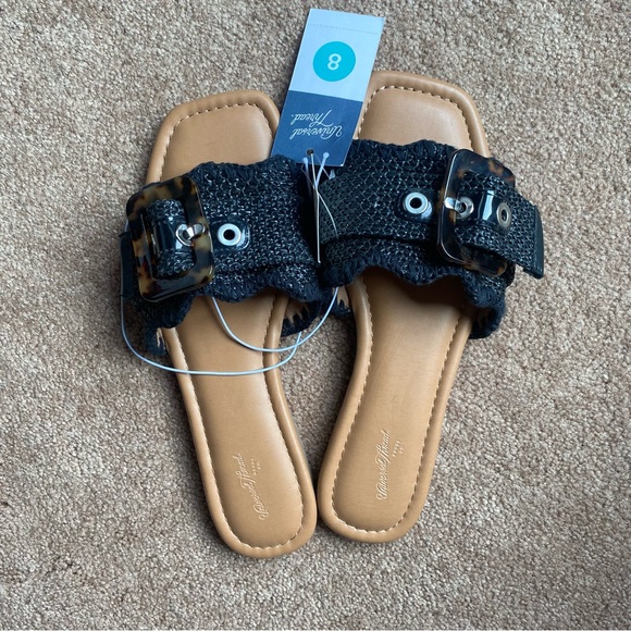 Universal Thread Chrissy Sandals - Size 8 NWT - Picture 2 of 3